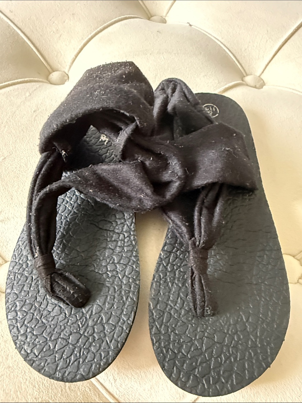 Cat & Jack Black Fabric Twist Toe-Post Sandals
